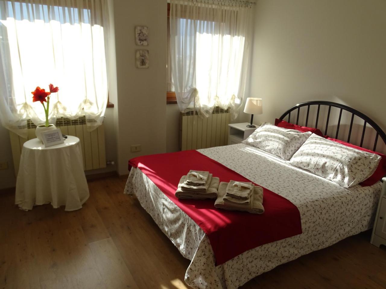 La Casa Di Clara Bed & Breakfast Esine Eksteriør bilde